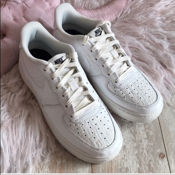 NWT Nike Air Force 1 Triple White - Picture 6 of 8